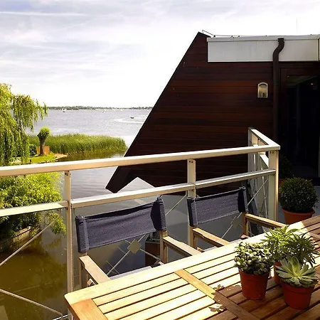 Hotelsuites De Driesprong 아파트호텔 4*