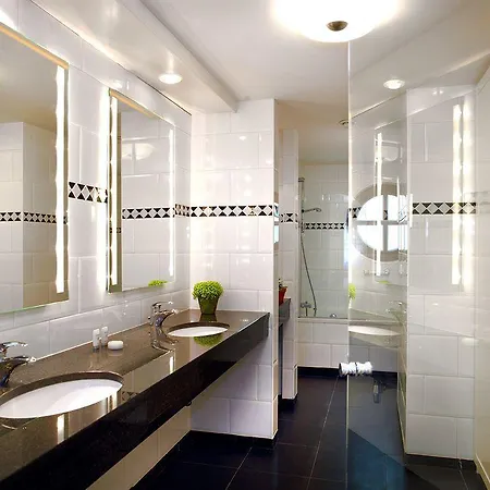 Hotelsuites De Driesprong 아파트호텔 4*